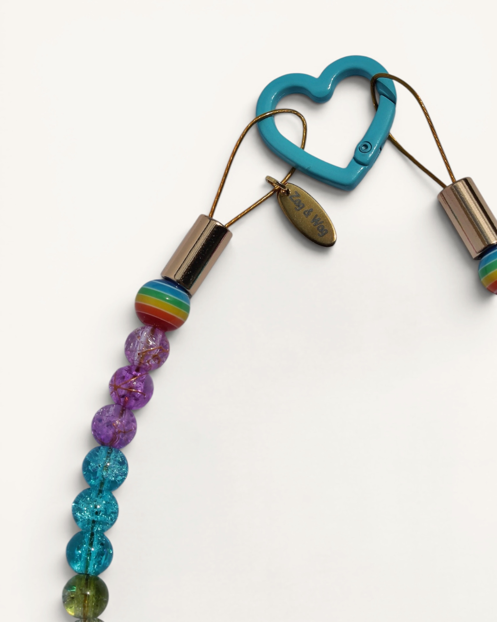 Collier pour chien rainbow translucide avec perles effet cristal, charms Pride colorés et fermoir cœur bleu – Zag & Wag