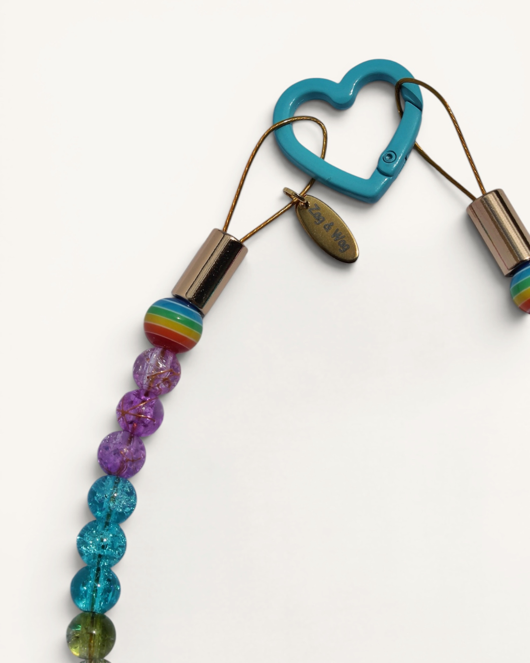 Collier pour chien rainbow translucide avec perles effet cristal, charms Pride colorés et fermoir cœur bleu – Zag & Wag