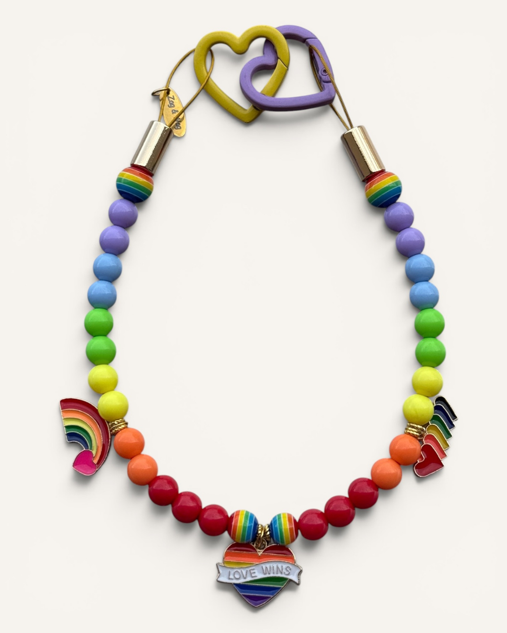 Collier pour chien rainbow pastel avec pendentif Love Wins, charms cœur arc-en-ciel et fermoir cœur jaune et violet – Zag & Wag - paris - gay