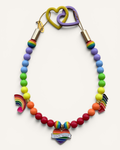 Collier pour chien rainbow pastel avec pendentif Love Wins, charms cœur arc-en-ciel et fermoir cœur jaune et violet – Zag & Wag - paris - gay