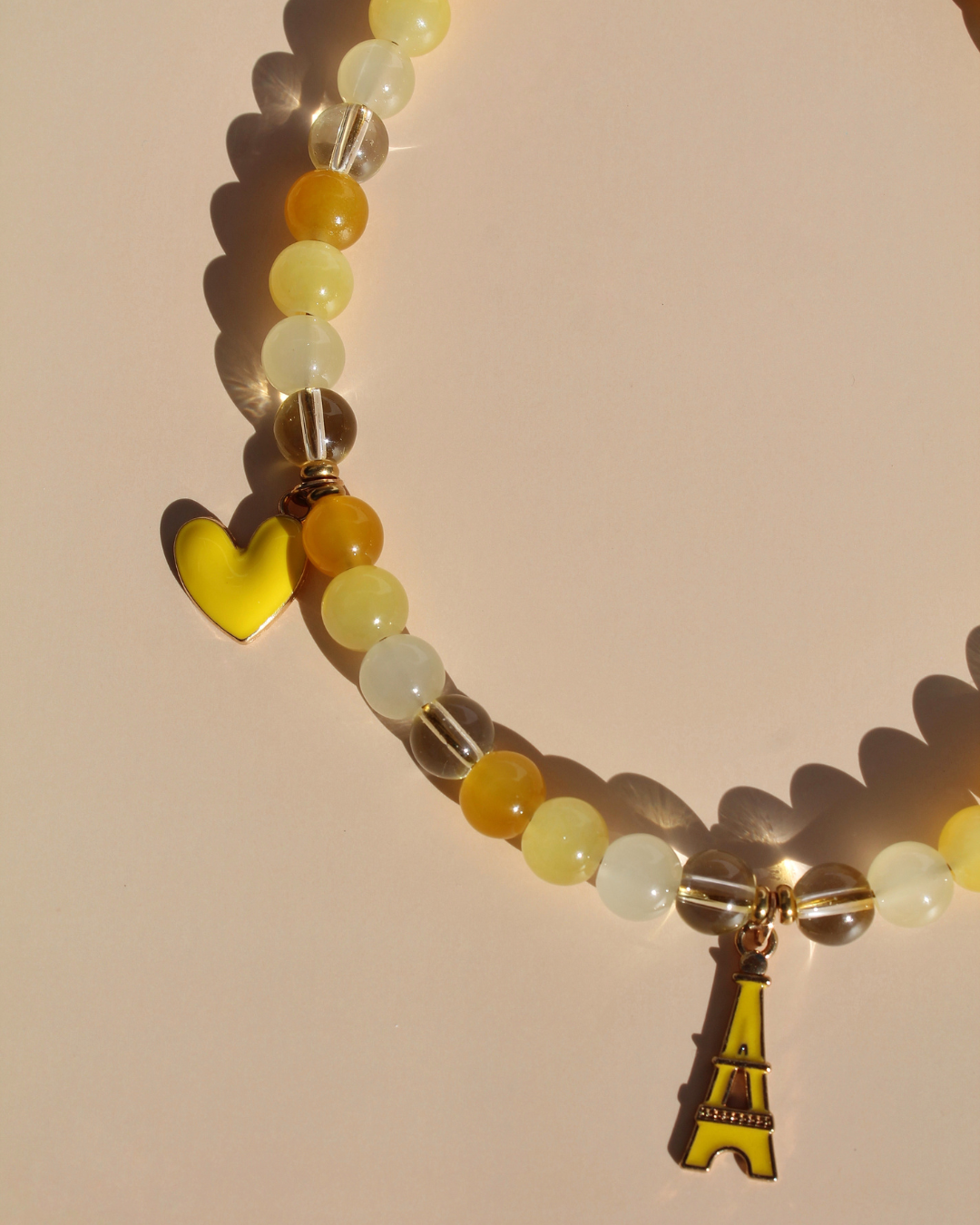 Collier artisanal pour chiens et chats jaune avec charms tour Eiffel – Zag & Wag