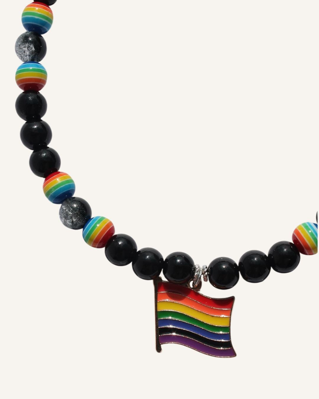 Collier Pride noir pour chien Midnight Pride avec perles noires brillantes et drapeau rainbow – Zag & Wag
